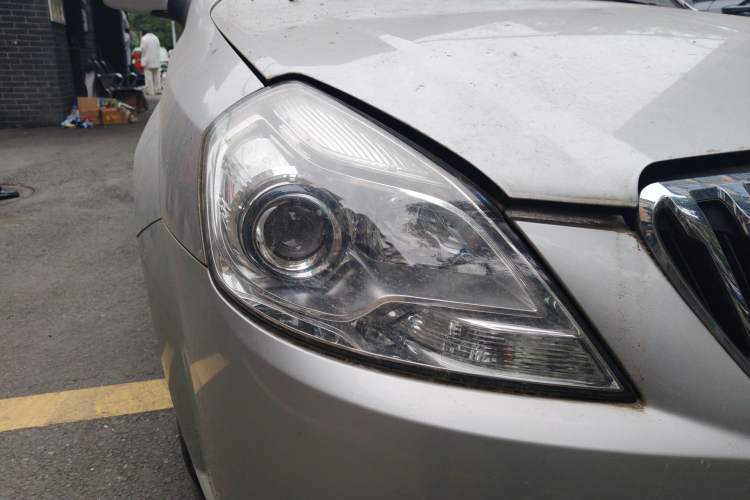 Used Buick Excelle 2013 1.5L Automatic Classic Model Right Front Headlight