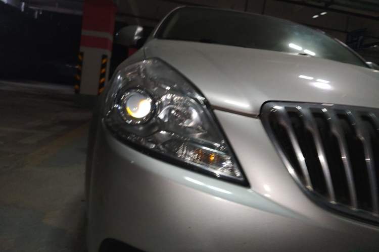 Used Buick Excelle 2013 1.5L Automatic Classic Model Right Front Headlight