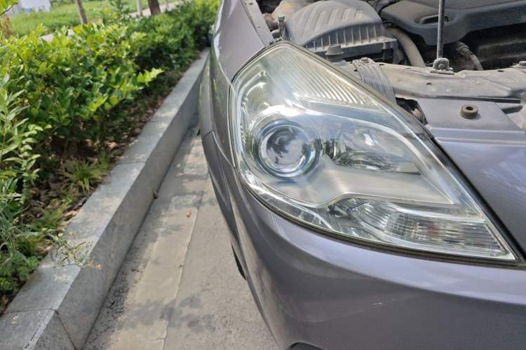 Used Buick Excelle 2013 1.5L Manual Luxury Model Right Front Headlight