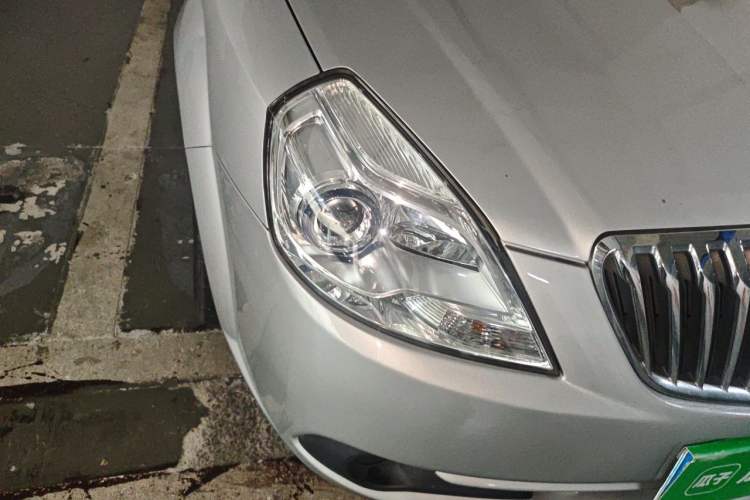 Used Buick Excelle 2013 1.5L Automatic Classic Model Right Front Headlight