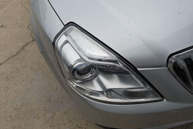 Used Buick Excelle 2013 1.5L Automatic Classic Model Right Front Headlight