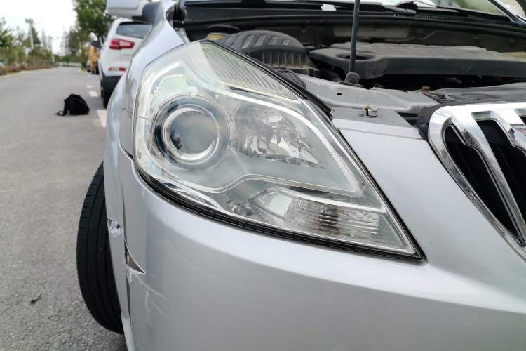Used Buick Excelle 2013 1.5L Automatic Classic Model Right Front Headlight