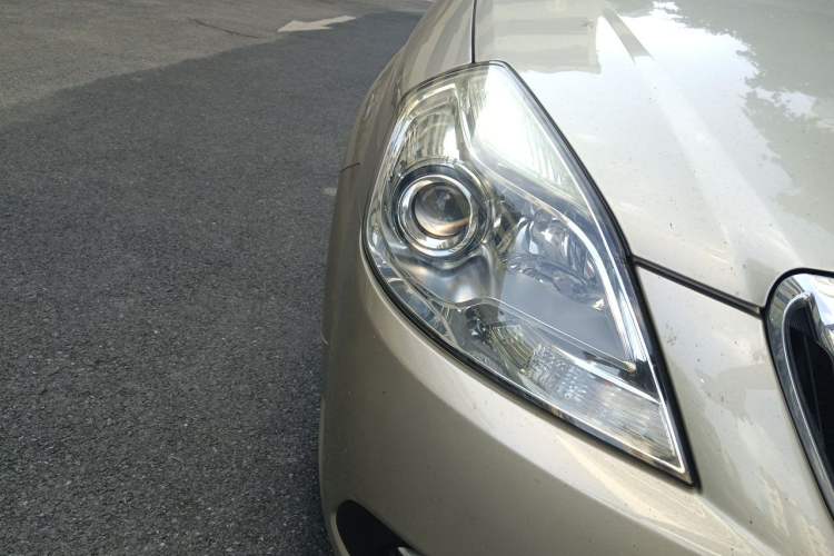 Used Buick Excelle 2013 1.5L Automatic Classic Model Right Front Headlight