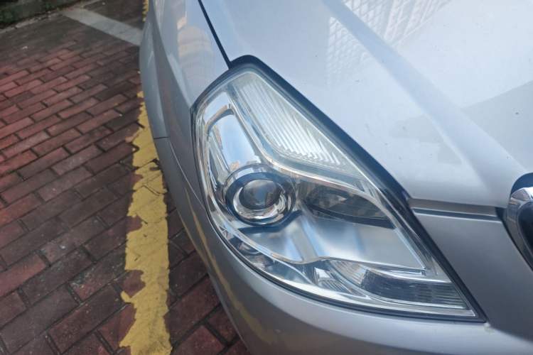 Used Buick Excelle 2013 1.5L Automatic Classic Model Right Front Headlight