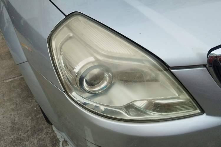 Used Buick Excelle 2013 1.5L Automatic Classic Model Right Front Headlight