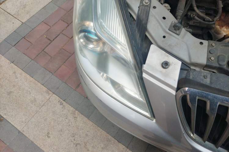 Used Buick Excelle 2013 1.5L Automatic Classic Model Right Front Headlight