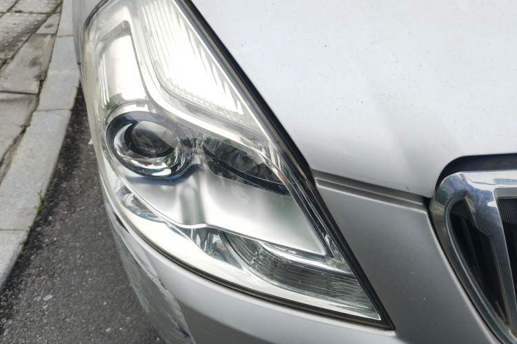 Used Buick Excelle 2013 1.5L Automatic Classic Model Right Front Headlight