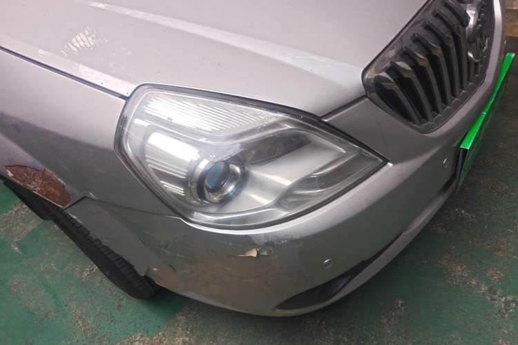 Used Buick Excelle 2013 1.5L Automatic Classic Model Right Front Headlight