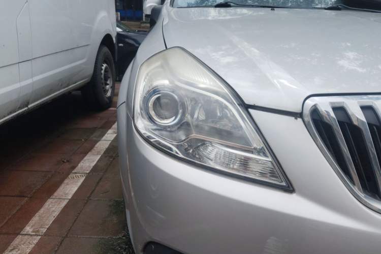 Used Buick Excelle 2013 1.5L Automatic Classic Model Right Front Headlight