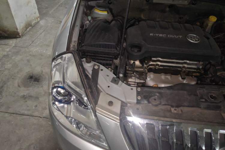 Used Buick Excelle 2013 1.5L Automatic Classic Model Right Front Headlight