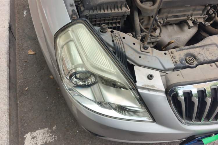 Used Buick Excelle 2013 1.5L Automatic Classic Model Right Front Headlight