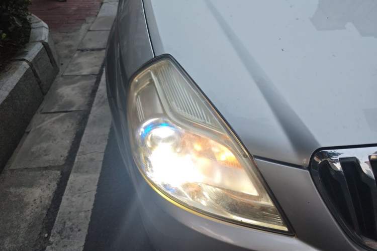 Used Buick Excelle 2013 1.5L Automatic Classic Model Right Front Headlight