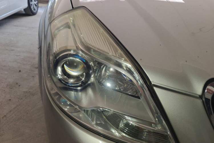 Used Buick Excelle 2013 1.5L Automatic Classic Model Right Front Headlight