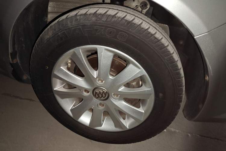 Used Buick Excelle 2013 1.5L Automatic Classic Model Right Front Wheel Hub