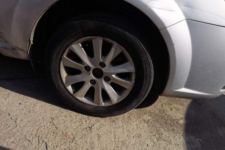 Used Buick Excelle 2013 1.5L Manual Classic Model Right Front Wheel Hub