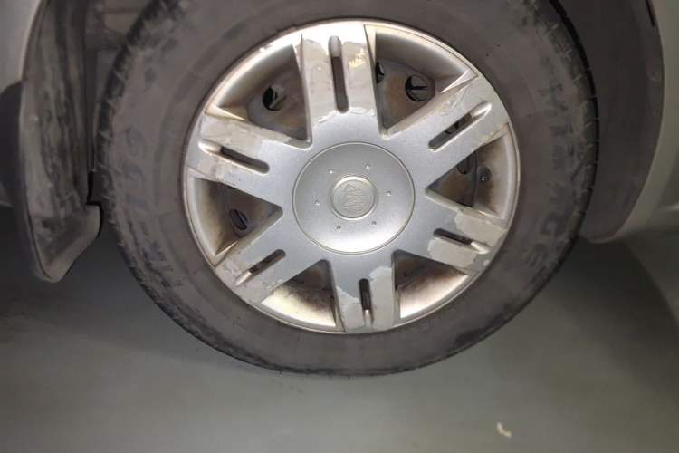 Used Buick Excelle 2013 1.5L Automatic Classic Model Right Front Wheel Hub
