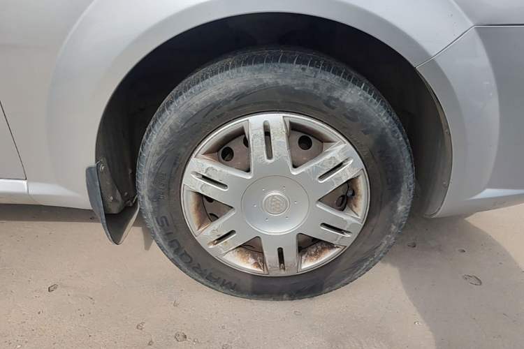 Used Buick Excelle 2013 1.5L Automatic Classic Model Right Front Wheel Hub