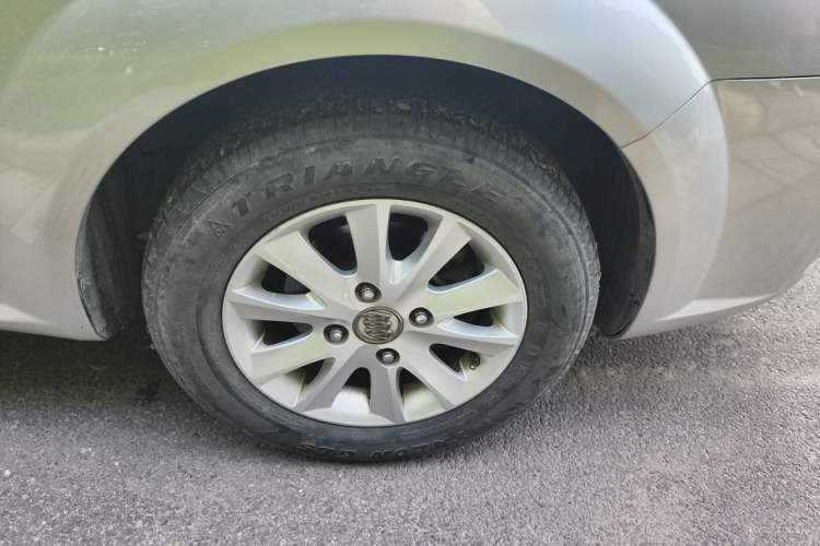 Used Buick Excelle 2013 1.5L Automatic Classic Model Right Front Wheel Hub