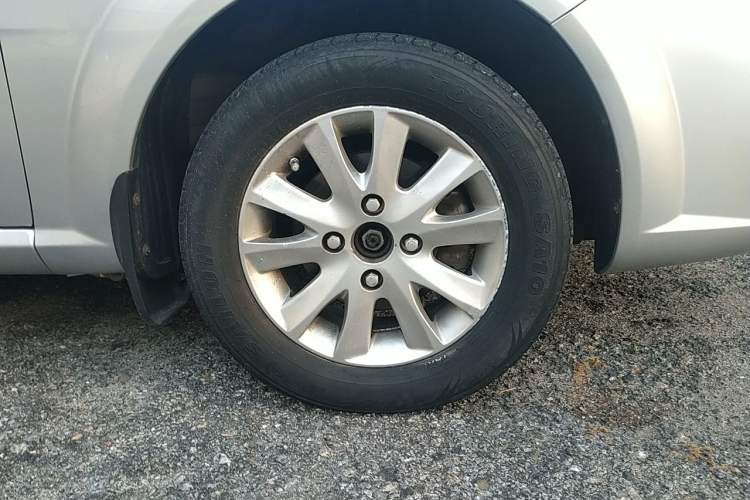 Used Buick Excelle 2013 1.5L Manual Luxury Model Right Front Wheel Hub
