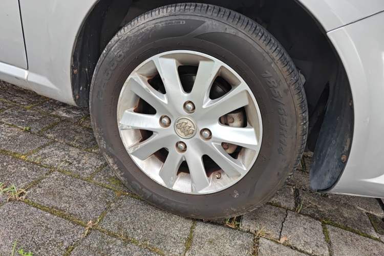Used Buick Excelle 2013 1.5L Automatic Classic Model Right Front Wheel Hub