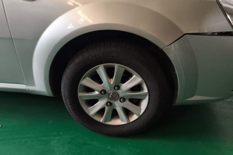 Used Buick Excelle 2013 1.5L Automatic Classic Model Right Front Wheel Hub