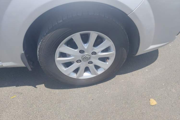 Used Buick Excelle 2013 1.5L Automatic Classic Model Right Front Wheel Hub
