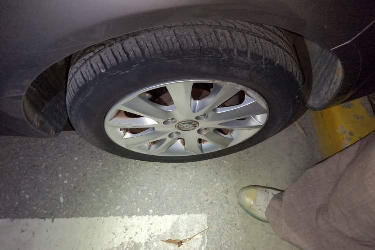 Used Buick Excelle 2013 1.5L Manual Luxury Model Right Front Wheel Hub