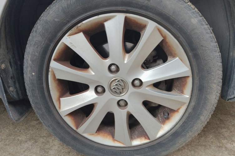 Used Buick Excelle 2013 1.5L Automatic Luxury Model Right Front Wheel Hub