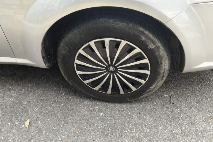 Used Buick Excelle 2013 1.5L Automatic Classic Model Right Front Wheel Hub