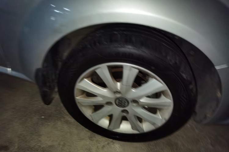 Used Buick Excelle 2013 1.5L Automatic Classic Model Right Front Wheel Hub