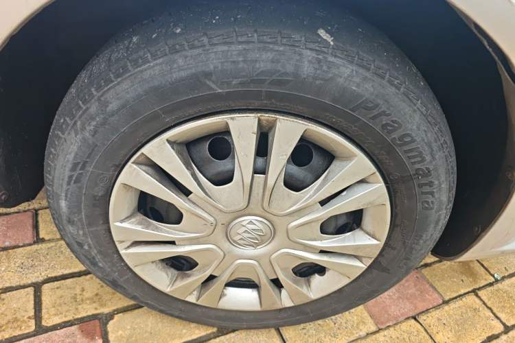 Used Buick Excelle 2013 1.5L Automatic Classic Model Right Front Wheel Hub
