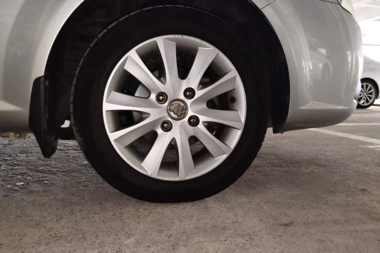 Used Buick Excelle 2013 1.5L Manual Luxury Model Right Front Wheel Hub