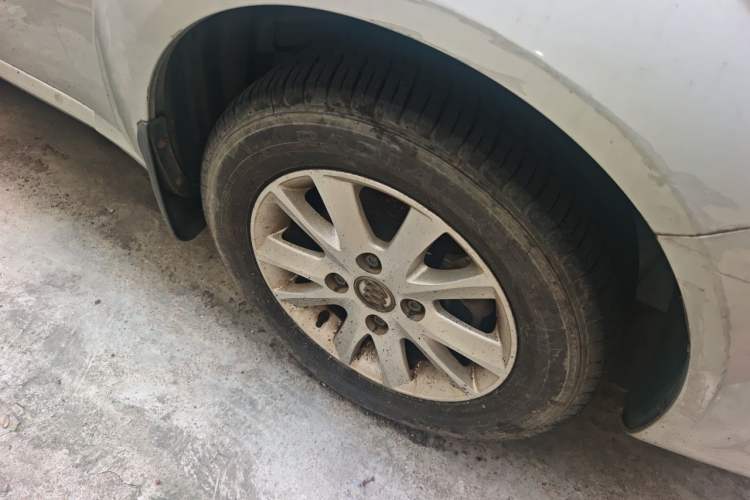 Used Buick Excelle 2013 1.5L Automatic Classic Model Right Front Wheel Hub