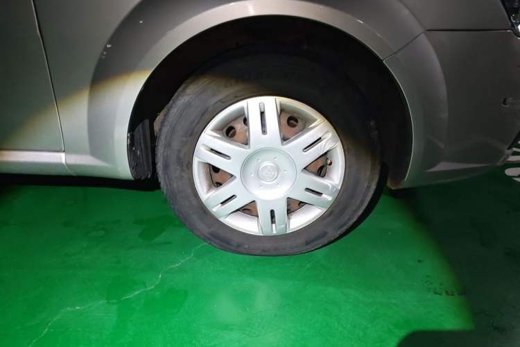 Used Buick Excelle 2013 1.5L Automatic Classic Model Right Front Wheel Hub