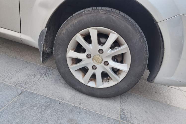 Used Buick Excelle 2013 1.5L Automatic Classic Model Right Front Wheel Hub
