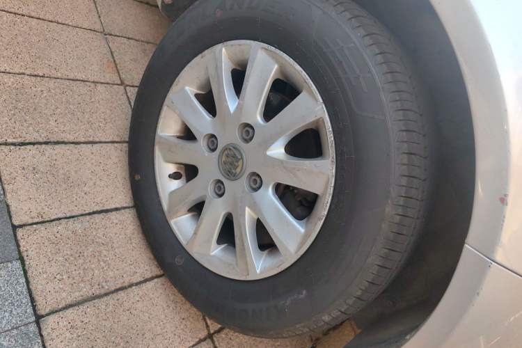 Used Buick Excelle 2013 1.5L Automatic Classic Model Right Front Wheel Hub