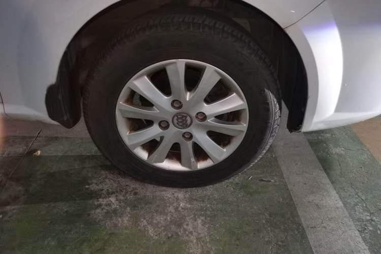 Used Buick Excelle 2013 1.5L Automatic Classic Model Right Front Wheel Hub
