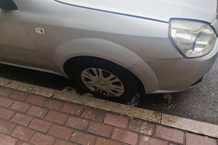 Used Buick Excelle 2013 1.5L Automatic Classic Model Right Front Wheel Hub