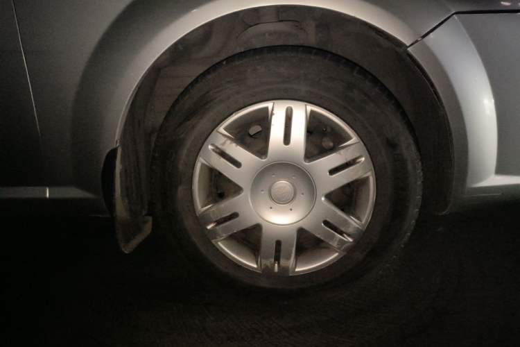 Used Buick Excelle 2013 1.5L Automatic Classic Model Right Front Wheel Hub