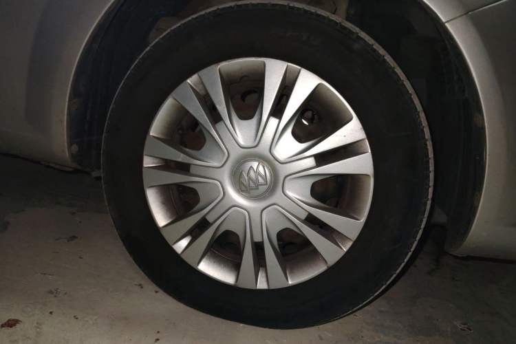 Used Buick Excelle 2013 1.5L Automatic Classic Model Right Front Wheel Hub