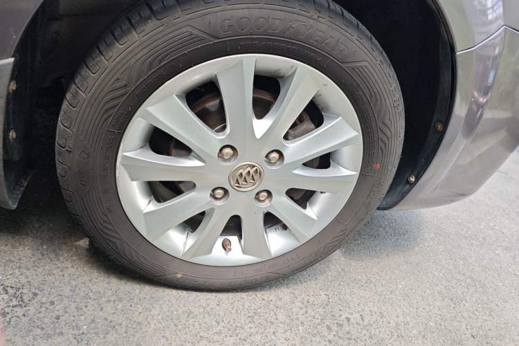 Used Buick Excelle 2013 1.5L Manual Luxury Model Right Front Wheel Hub