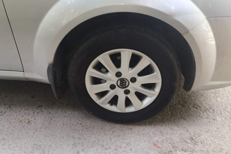 Used Buick Excelle 2013 1.5L Automatic Classic Model Right Front Wheel Hub