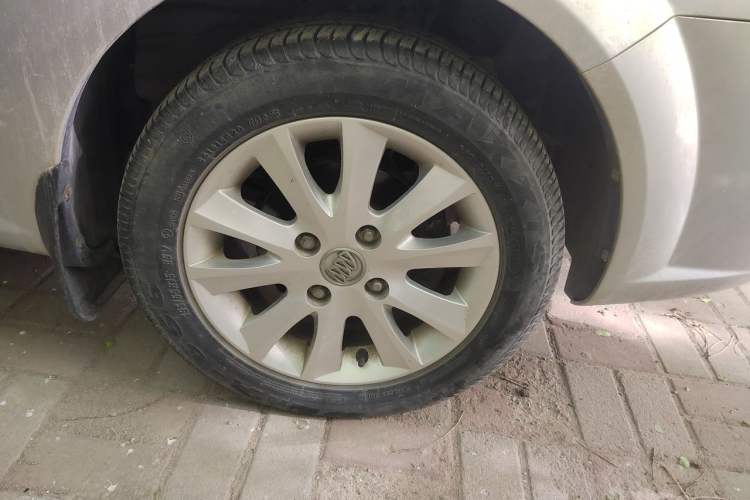 Used Buick Excelle 2013 1.5L Manual Luxury Model Right Front Wheel Hub