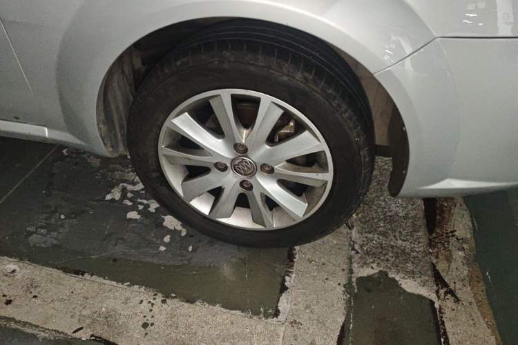 Used Buick Excelle 2013 1.5L Automatic Classic Model Right Front Wheel Hub