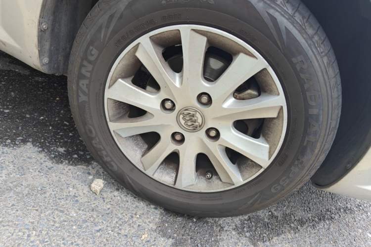 Used Buick Excelle 2013 1.5L Automatic Classic Model Right Front Wheel Hub