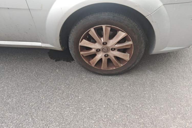 Used Buick Excelle 2013 1.5L Manual Luxury Model Right Front Wheel Hub