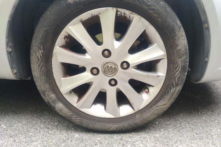 Used Buick Excelle 2013 1.5L Automatic Luxury Model Right Front Wheel Hub