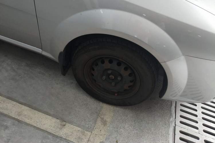 Used Buick Excelle 2013 1.5L Automatic Classic Model Right Front Wheel Hub
