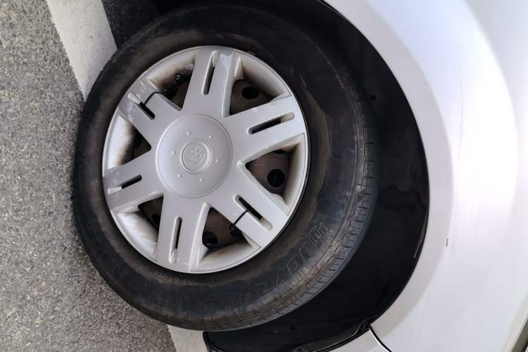 Used Buick Excelle 2013 1.5L Automatic Classic Model Right Front Wheel Hub