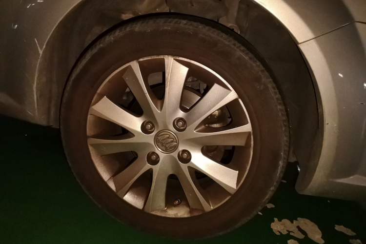 Used Buick Excelle 2013 1.5L Automatic Luxury Model Right Front Wheel Hub